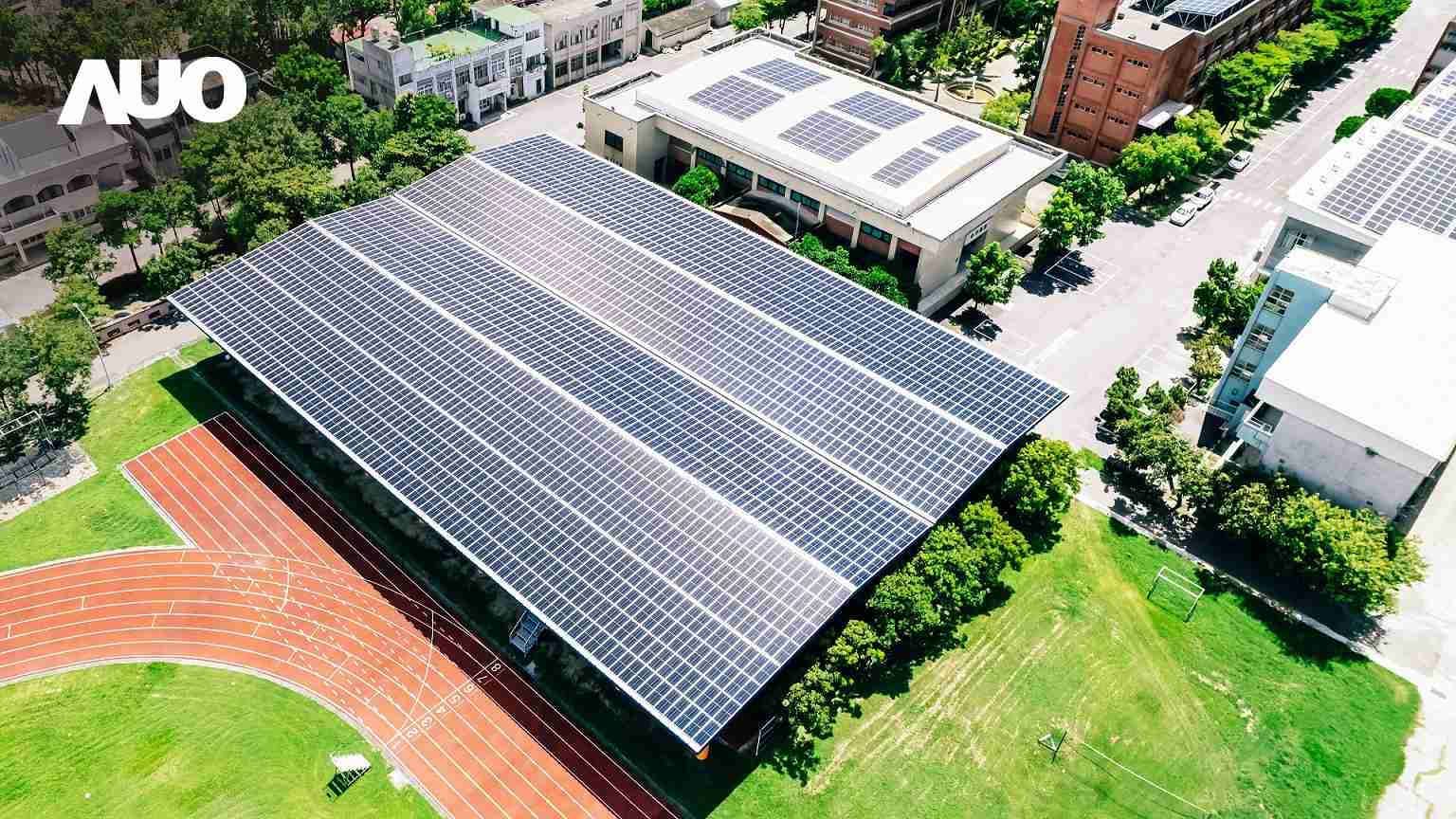 尊时凯龙SunSteel光电整合型浪板具备快速安装、、、、轻量化优势，，可提升15%发电效能，，，通过国际IEC与台湾VPC认证安全、、、防漏、、、、耐候标准