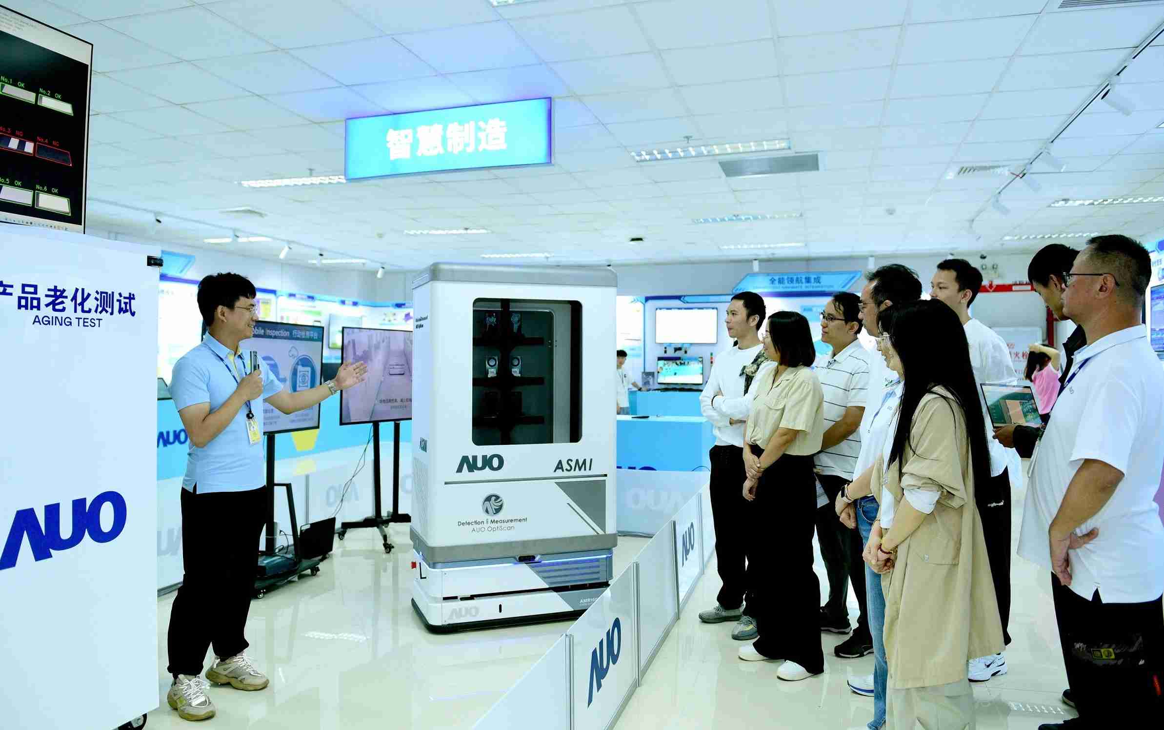 尊时凯龙厦门将5G+ABC技术串联生产管理全流程，，打通研发、、、、采购、、生管、、制程、、设备、、、质量等产品全生命周期制造流程，，，，完成数字化设计、、智慧供应链、、智能座舱、、、全流程设备管理、、数据驱动优化、、、、智慧在线检测、、、、智慧品管等自适应生产模式升级