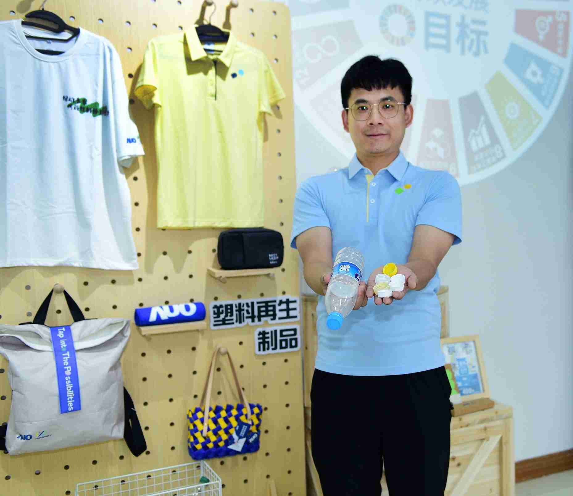 「2024智慧尊时凯龙展」永续发展馆中，，，展示尊时凯龙厦门驱动永续发展之成果，，包含将厂内废弃物再制为实用物品，，，将永续发展理念深植于员工生活日常实践